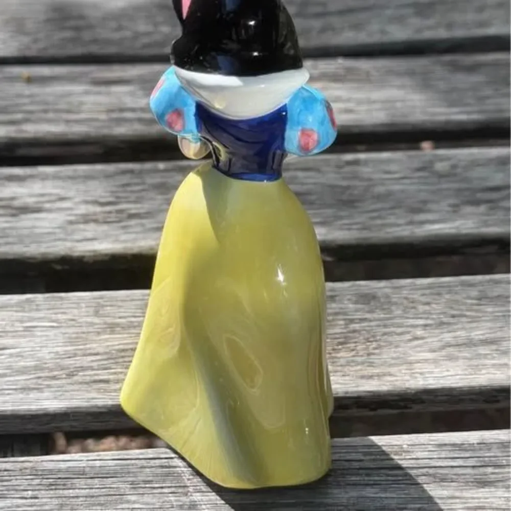 Walt Disney Productions Snow White ceramic figurine made in Japan